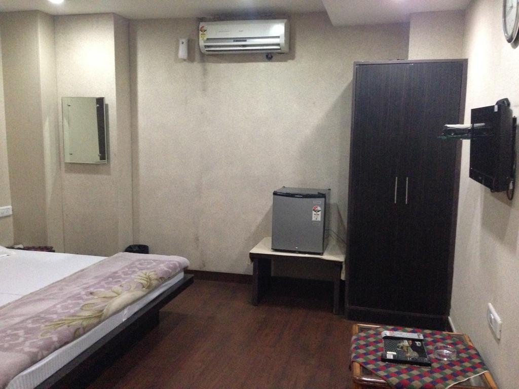 Hotel Silver Stone Ludhiana Zimmer foto