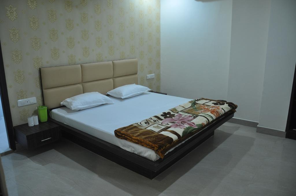 Hotel Silver Stone Ludhiana Zimmer foto